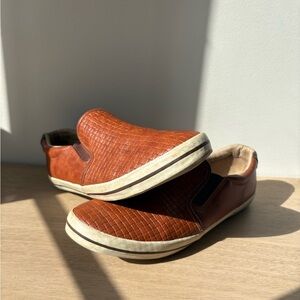 Kenneth Cole Men's size 7 Slip-On Loafers in Brown and Tan